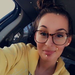 Meet your Posher, Caitlin